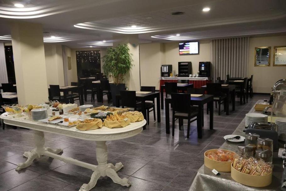 Hotel Santhyago Trofa Kültér fotó